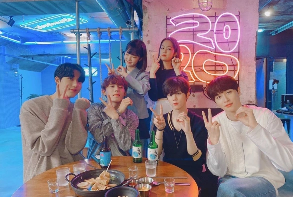 Кадр из дорамы Двадцать двадцать