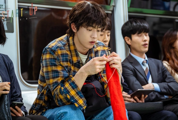 Кадр из дорамы Стартап