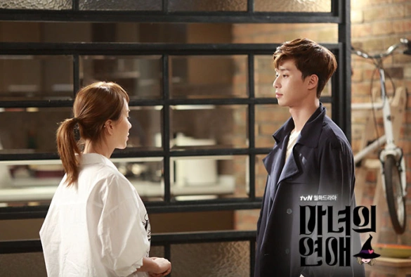 Кадр из дорамы Роман ведьмы