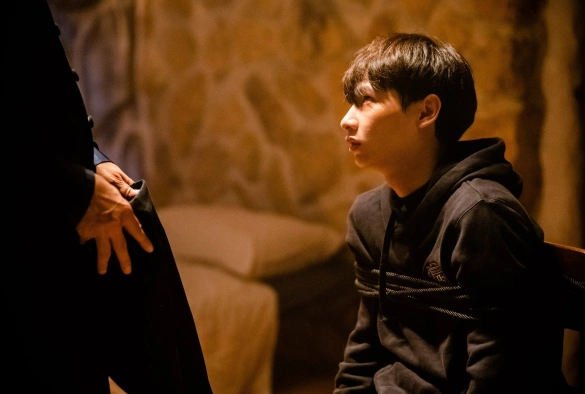 Кадр из дорамы Домашняя школа: ученики под арестом