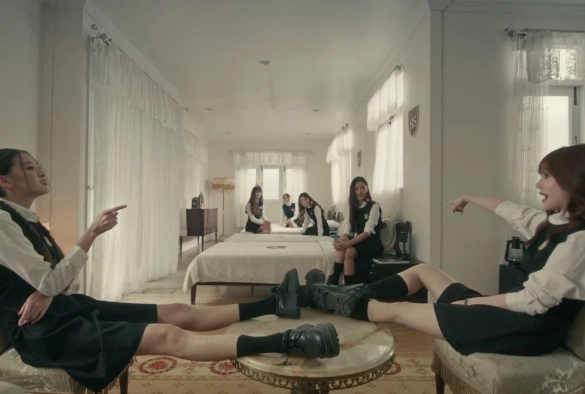 Кадр из дорамы Домашняя школа: ученики под арестом