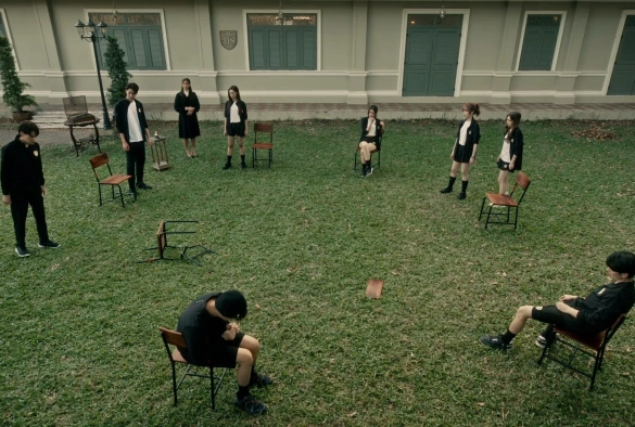 Кадр из дорамы Домашняя школа: ученики под арестом