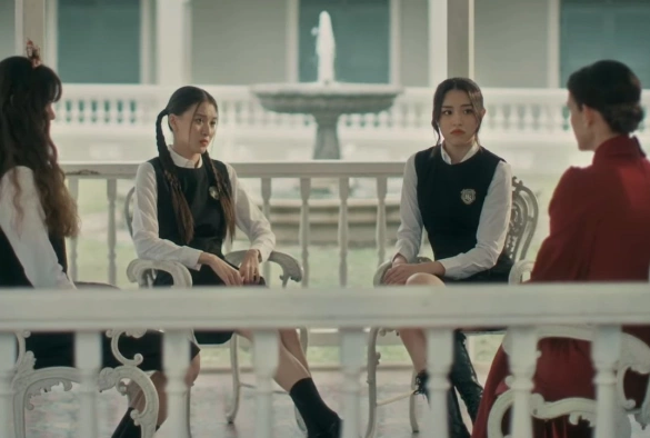 Кадр из дорамы Домашняя школа: ученики под арестом