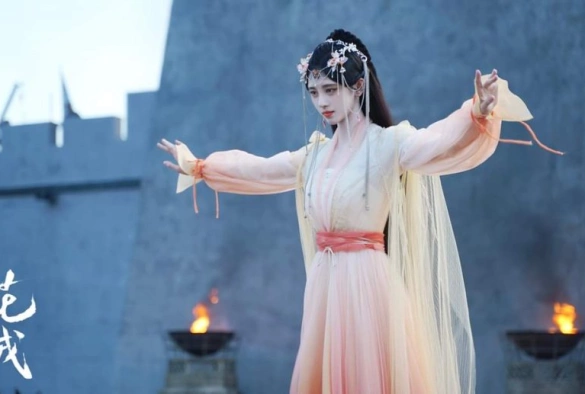 Кадр из дорамы Хуа Жун