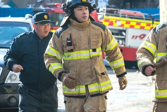 Кадр из дорамы Полицейский участок рядом с пожарной станцией 2 сезон