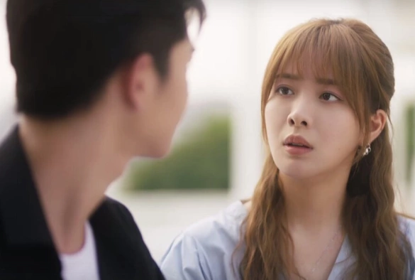 Кадр из дорамы Меж двух миров