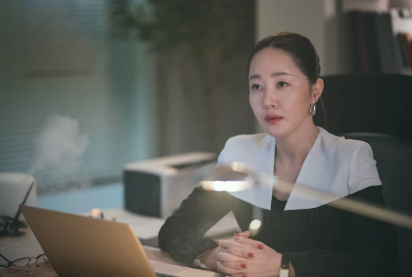 Кадр из дорамы Суровый стажёр