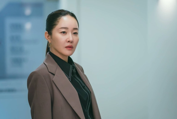 Кадр из дорамы Суровый стажёр