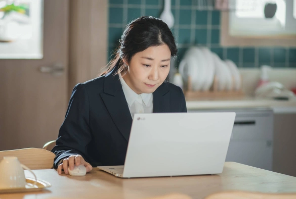 Кадр из дорамы Суровый стажёр