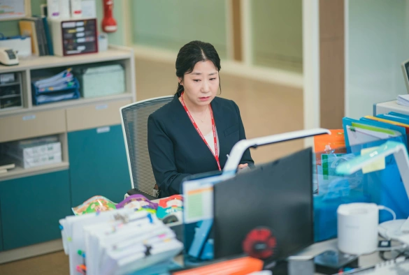 Кадр из дорамы Суровый стажёр