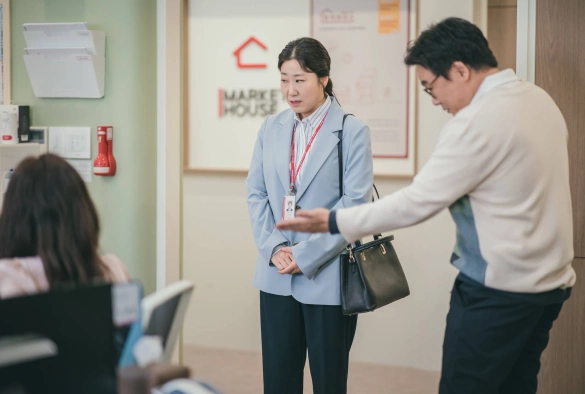 Кадр из дорамы Суровый стажёр