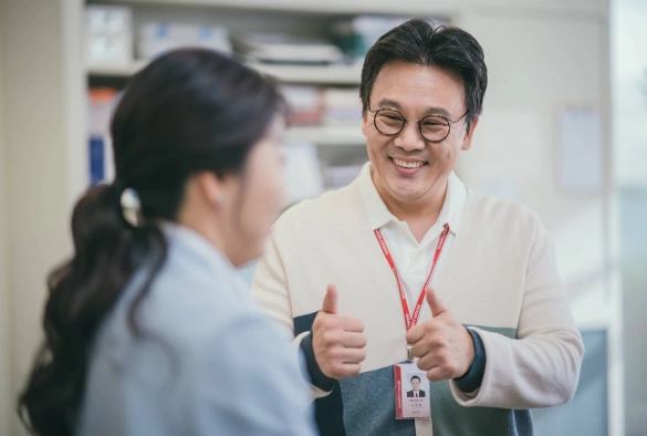 Кадр из дорамы Суровый стажёр