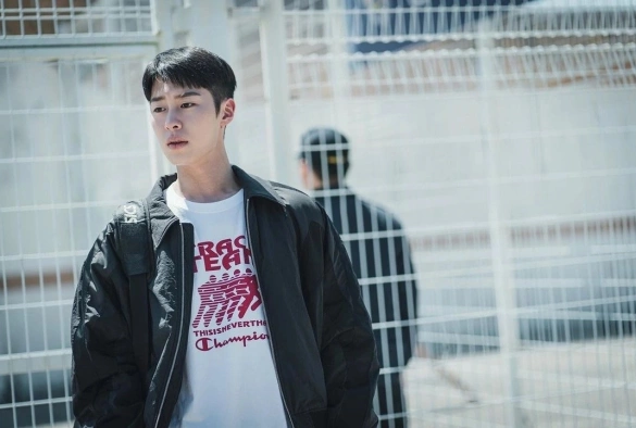 Кадр из дорамы И Джэ скоро умрёт