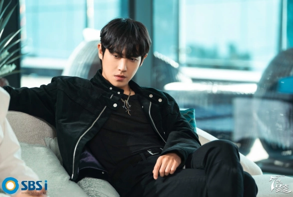 Кадр из дорамы Сбежавшая семёрка 1 сезон