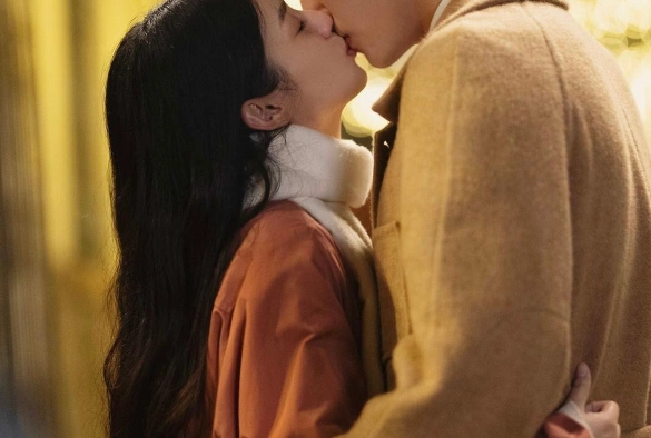 Кадр из дорамы Вчера ещё раз