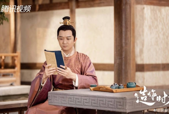 Кадр из дорамы Королевские слухи / Время притворяться