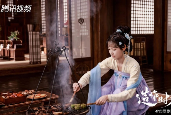 Кадр из дорамы Королевские слухи / Время притворяться