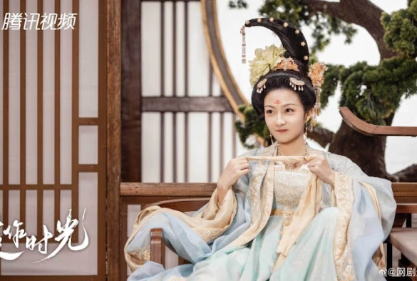 Кадр из дорамы Королевские слухи / Время притворяться