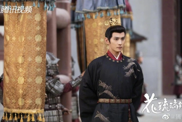 Кадр из дорамы Королевские слухи / Время притворяться