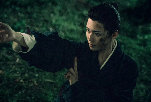 Кадр из дорамы Под властью нелюдей