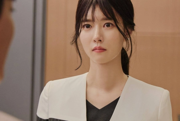 Кадр из дорамы Элегантная империя