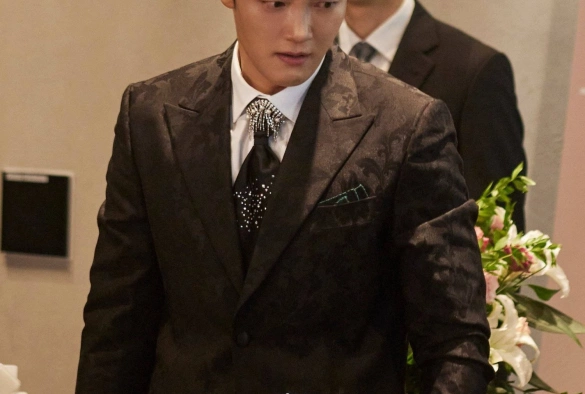 Кадр из дорамы Элегантная империя