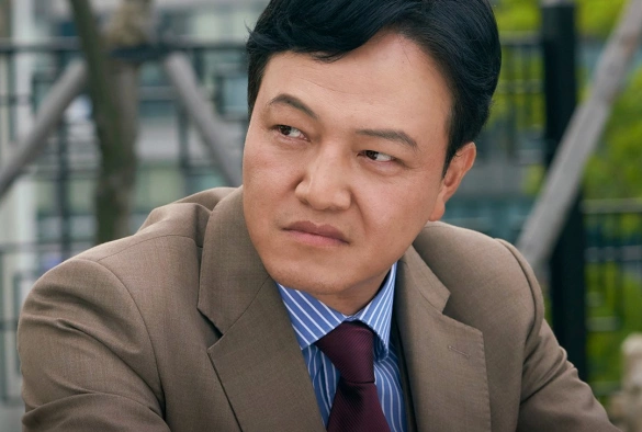 Кадр из дорамы Луна, которая восходит днём