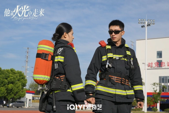 Кадр из дорамы Он вышел из огня