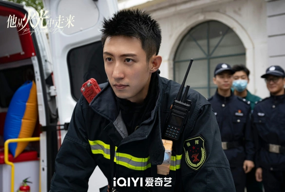 Кадр из дорамы Он вышел из огня