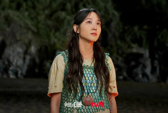 Кадр из дорамы Дива с необитаемого острова