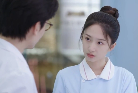 Кадр из дорамы Любя тебя