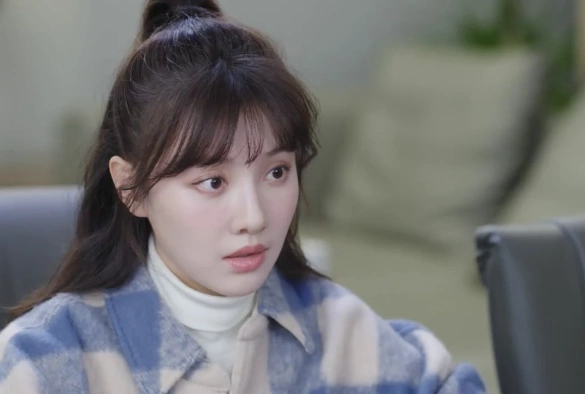 Кадр из дорамы Любя тебя