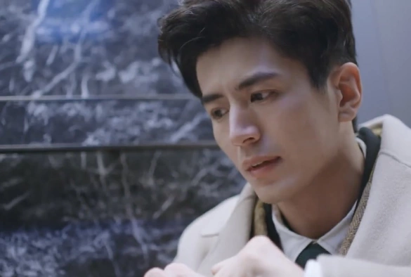 Кадр из дорамы Любя тебя