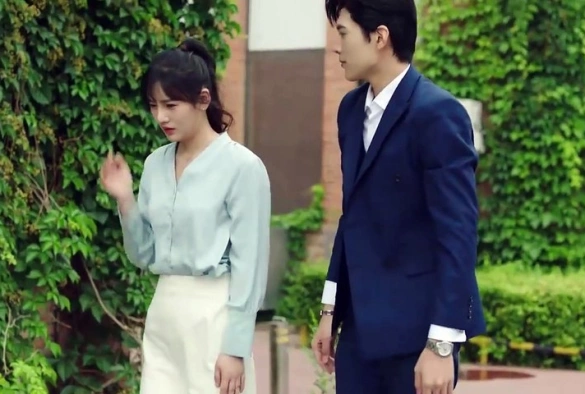 Кадр из дорамы Секретарь Бай хочет уволиться