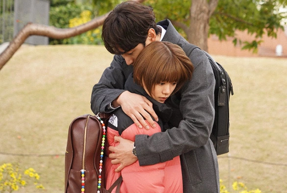 Кадр из дорамы Это любовь: Хулиган и девушка с белой тростью