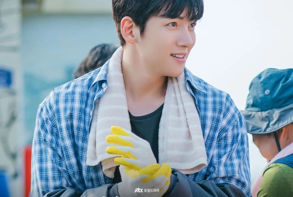 Кадр из дорамы Добро пожаловать в Самдалри