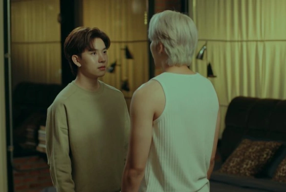 Кадр из дорамы Для него