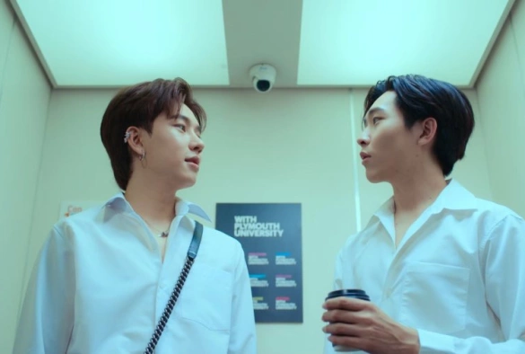 Кадр из дорамы Для него