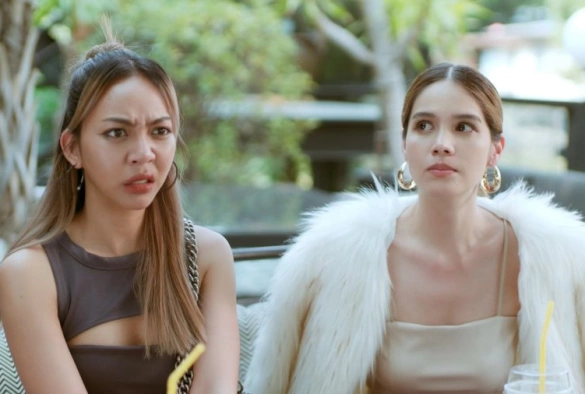 Кадр из дорамы Для него