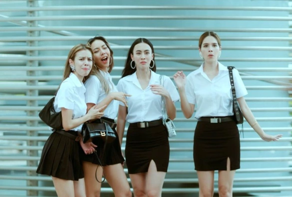 Кадр из дорамы Для него