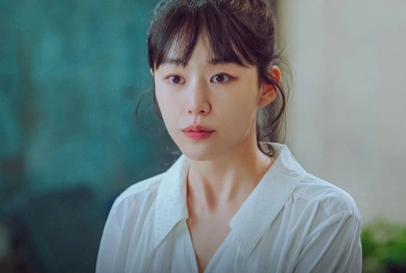 Кадр из дорамы Цветы расцветают даже на песке