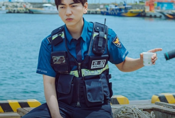 Кадр из дорамы Цветы расцветают даже на песке