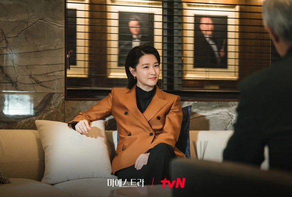 Кадр из дорамы Маэстра