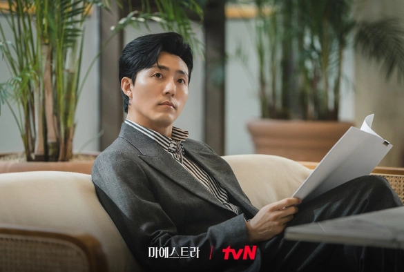 Кадр из дорамы Маэстра