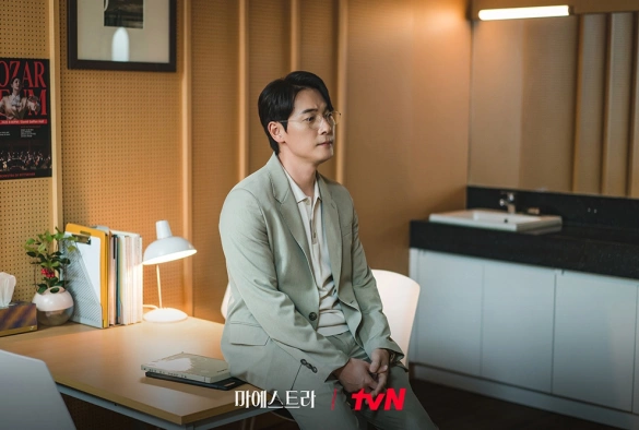 Кадр из дорамы Маэстра