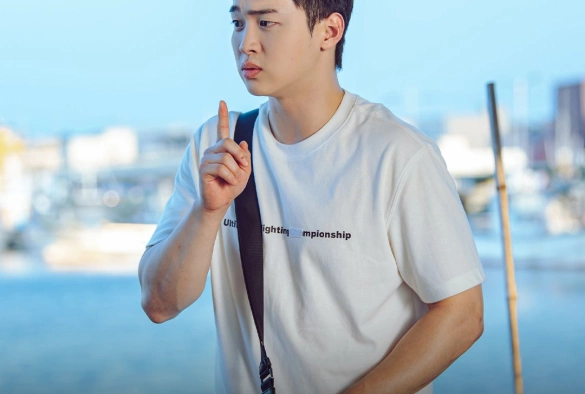 Кадр из дорамы Цветы расцветают даже на песке