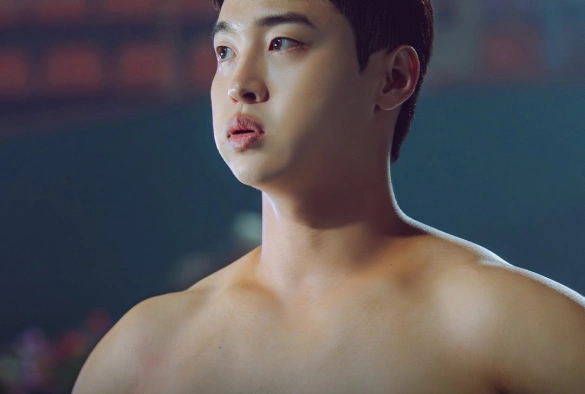 Кадр из дорамы Цветы расцветают даже на песке