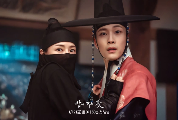 Кадр из дорамы Цветок, что распускается по ночам