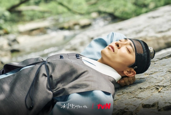 Кадр из дорамы Пленительный король