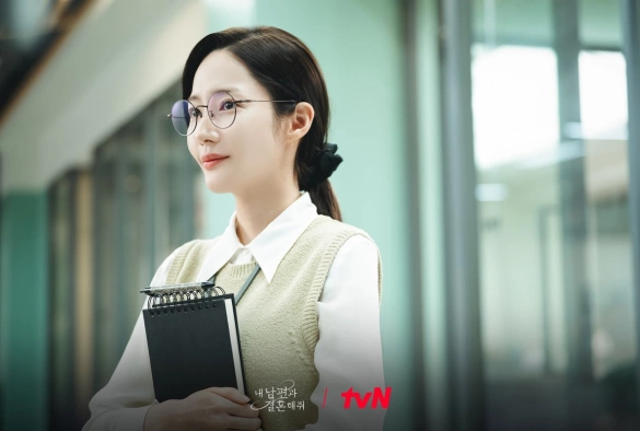 Кадр из дорамы Выходи замуж за моего мужа